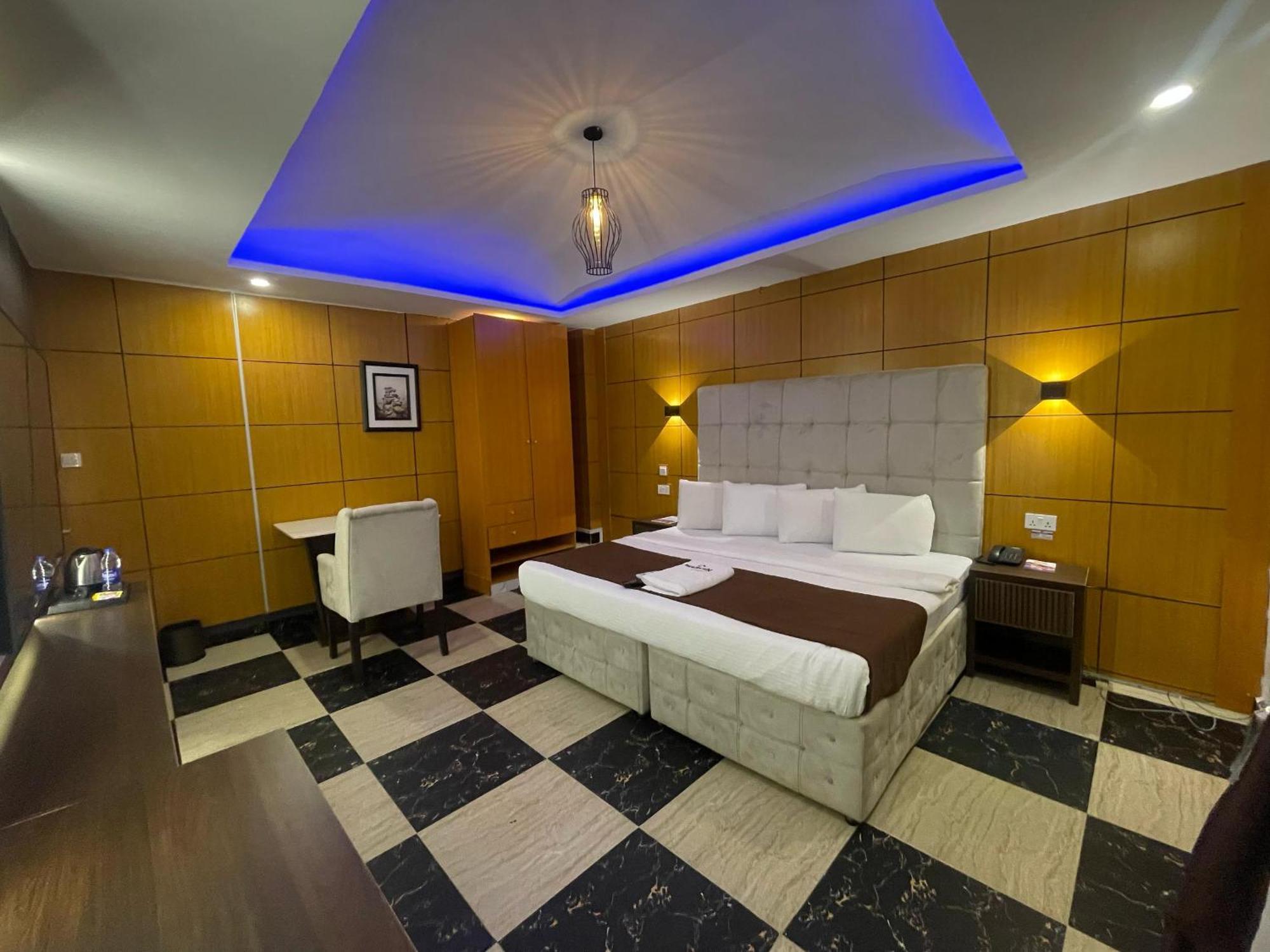 Presken Hotel At International Airport Road 이케야 외부 사진