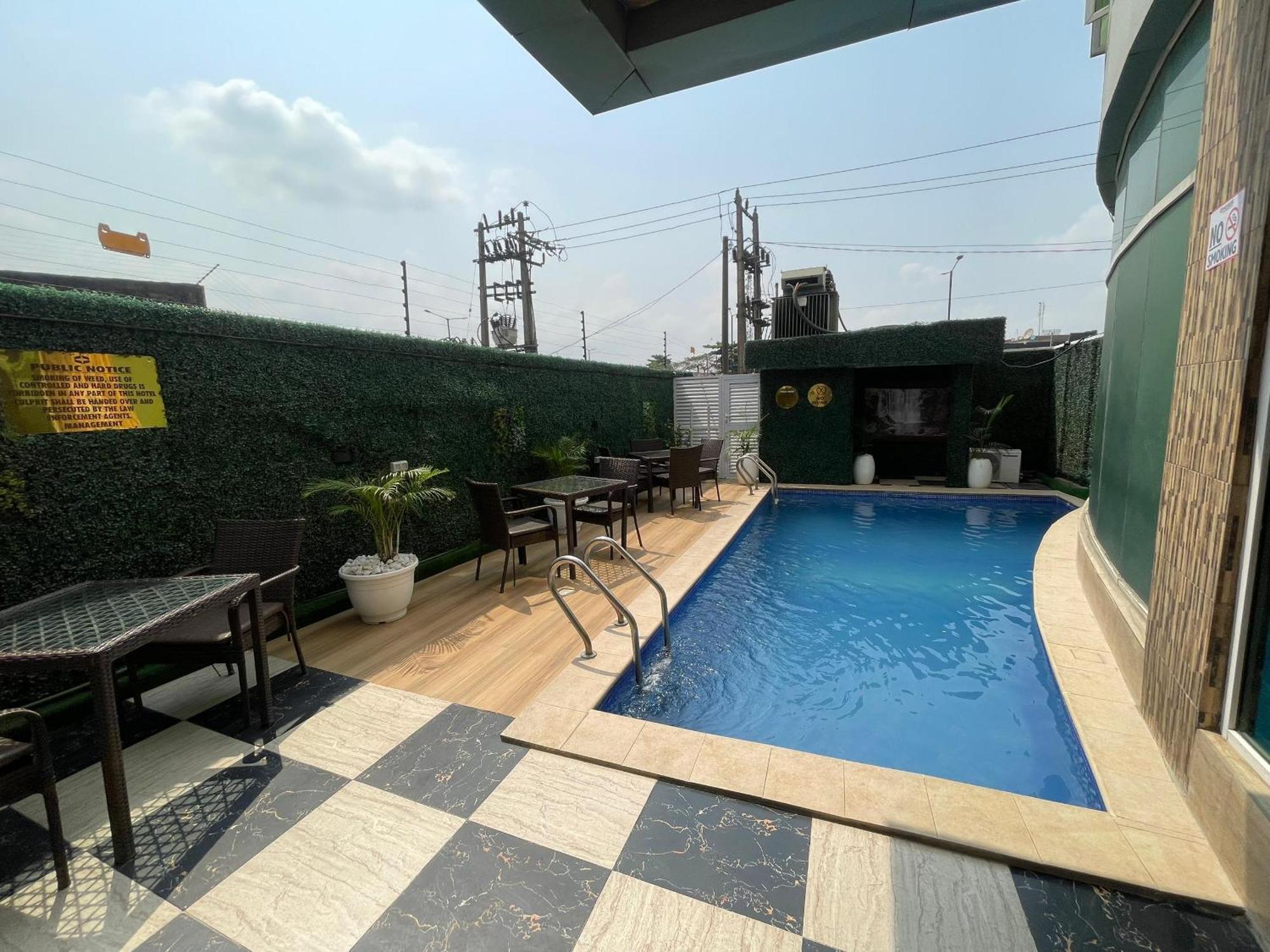 Presken Hotel At International Airport Road 이케야 외부 사진