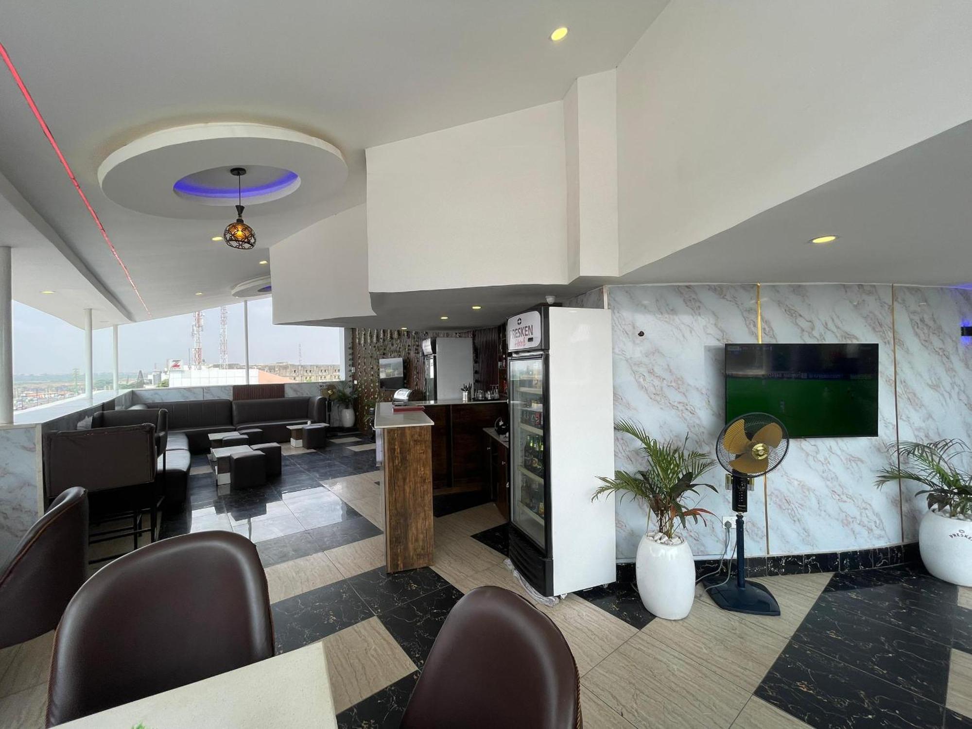 Presken Hotel At International Airport Road 이케야 외부 사진