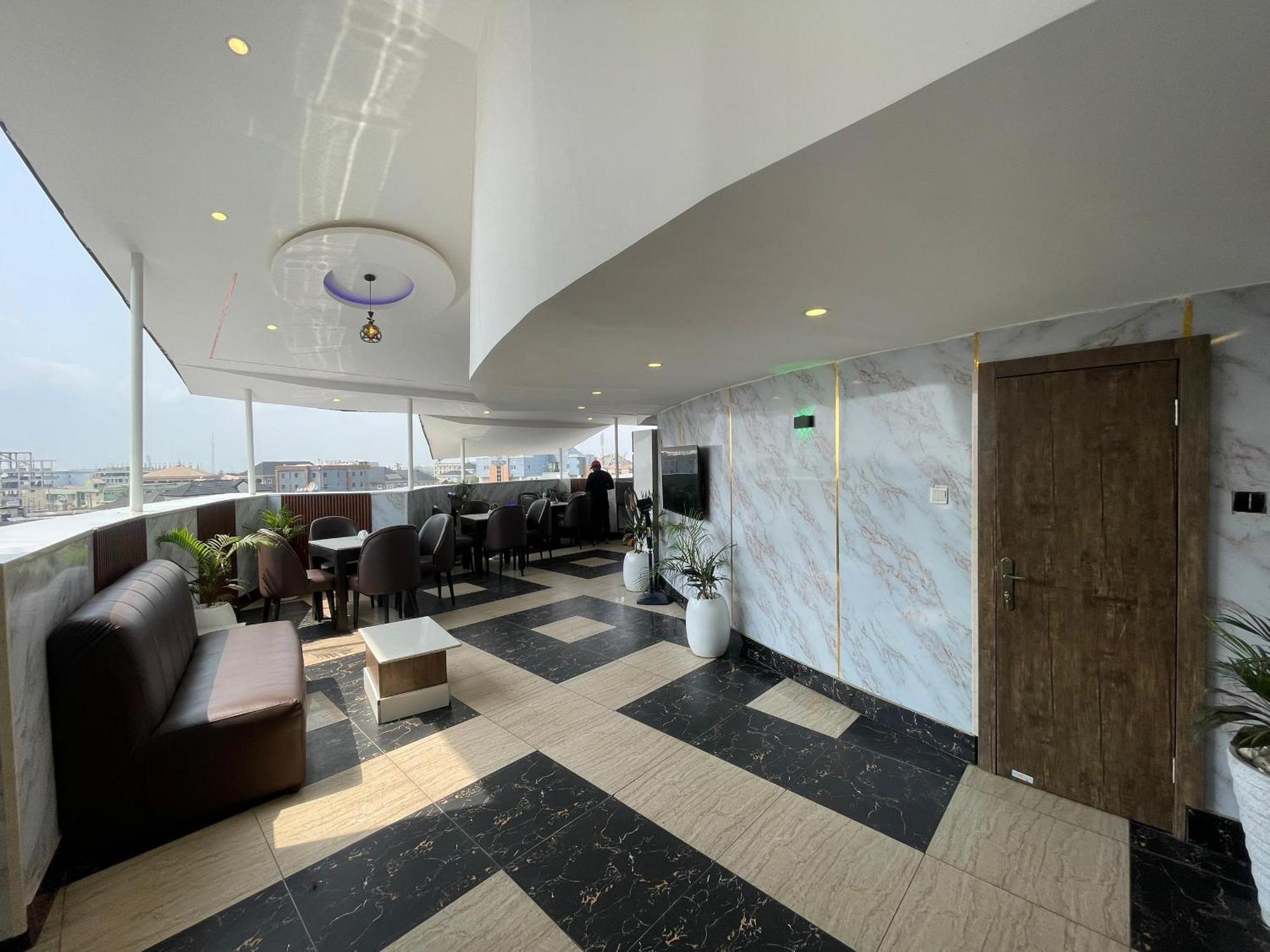 Presken Hotel At International Airport Road 이케야 외부 사진