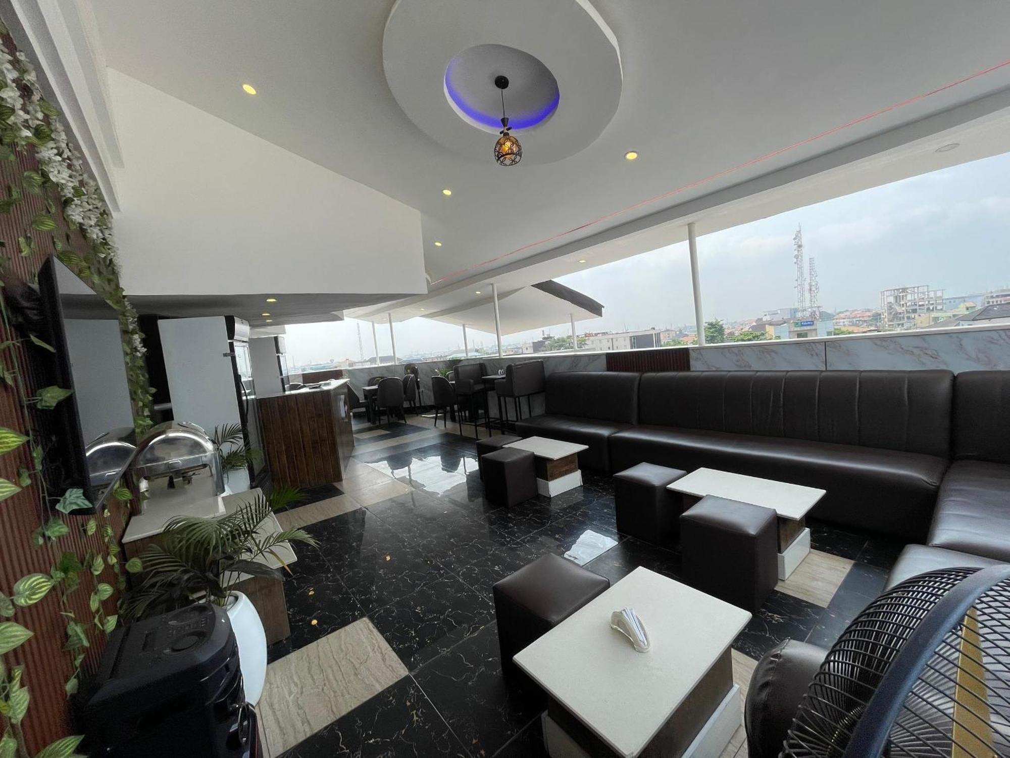 Presken Hotel At International Airport Road 이케야 외부 사진