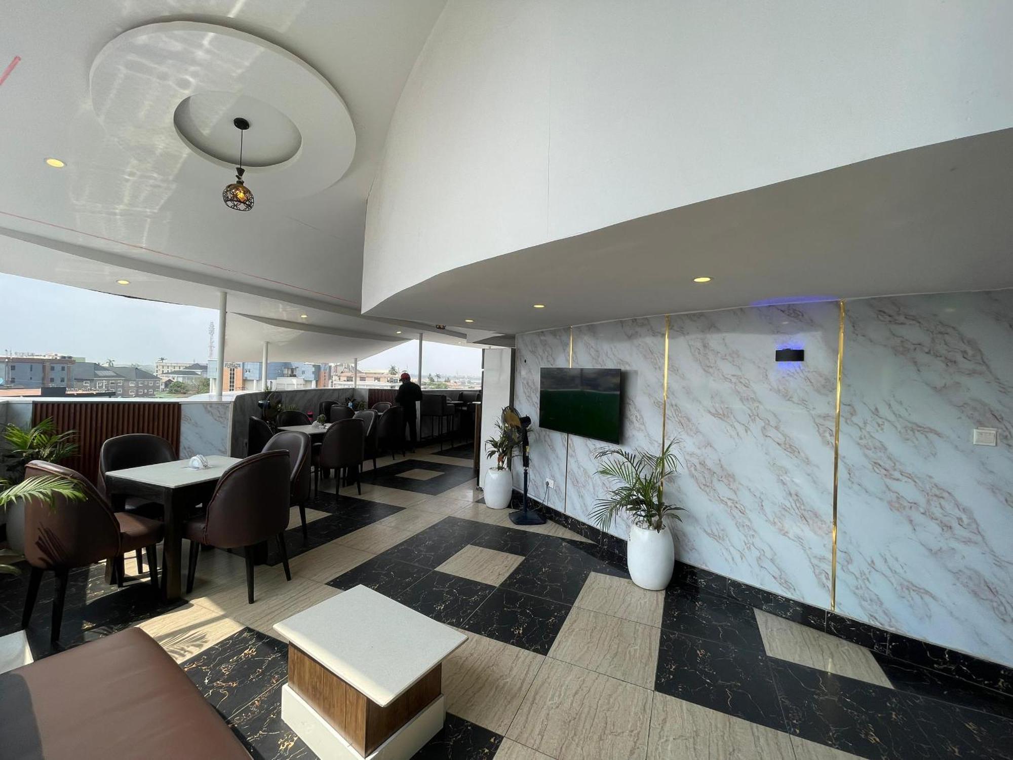 Presken Hotel At International Airport Road 이케야 외부 사진