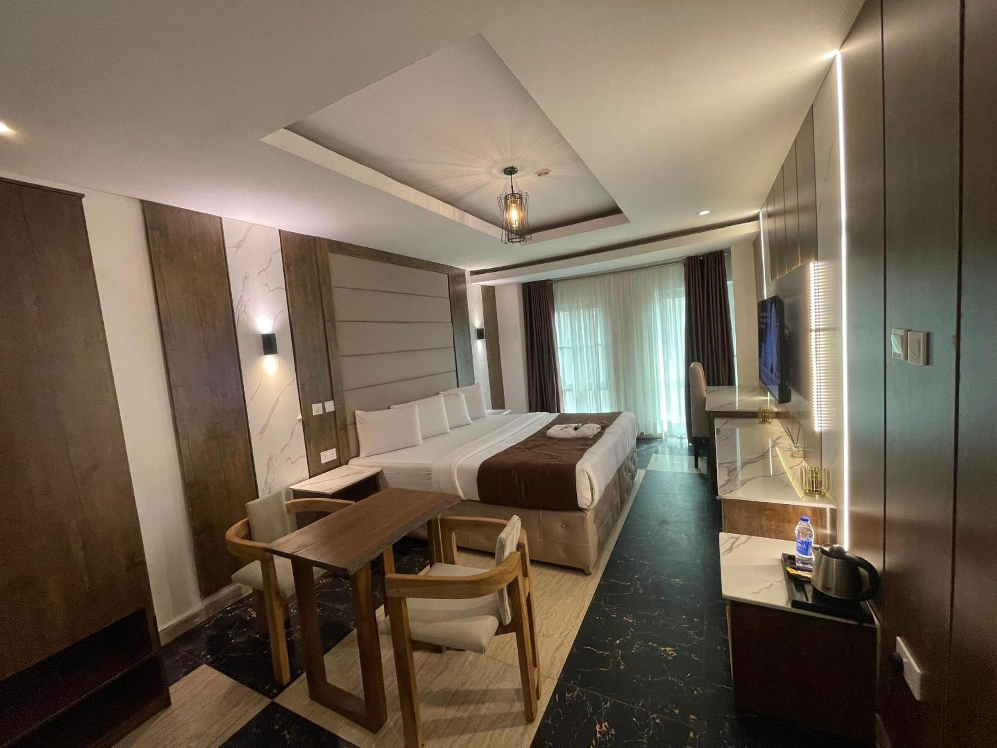 Presken Hotel At International Airport Road 이케야 외부 사진