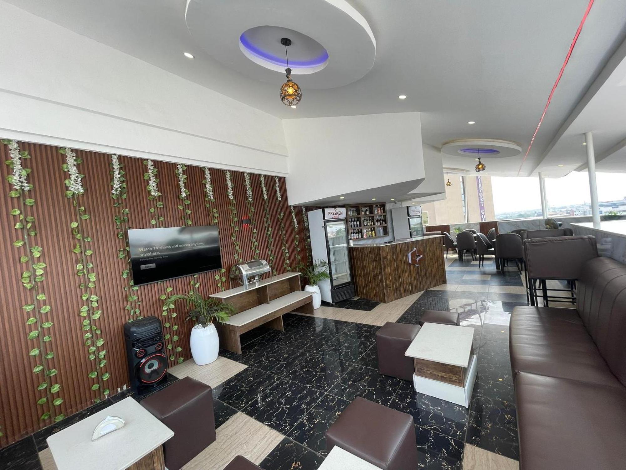 Presken Hotel At International Airport Road 이케야 외부 사진